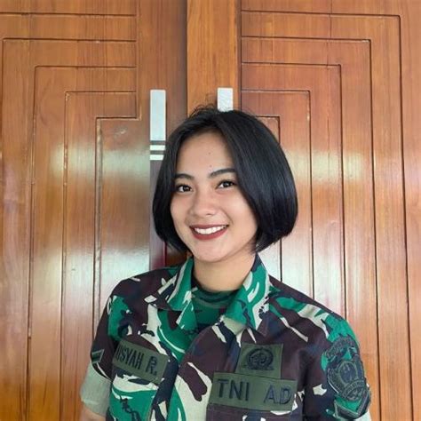 Potret Aisyah Rahmawati Si Pembawa Baki Yang Kini Sudah Jadi Tni