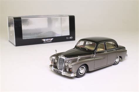 Neo 44275 Daimler Majestic Major Black Over Gunmetal 64394