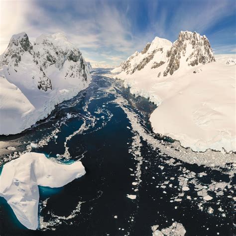 World Surf League Event News - Surfer