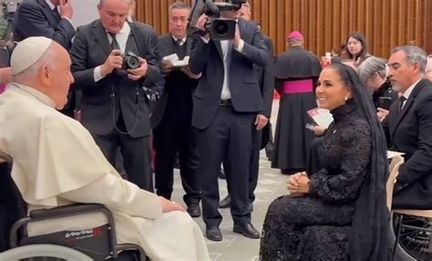 Mara Lezama Entrega Al Papa Francisco Carta De Amlo Y Una Réplica Del