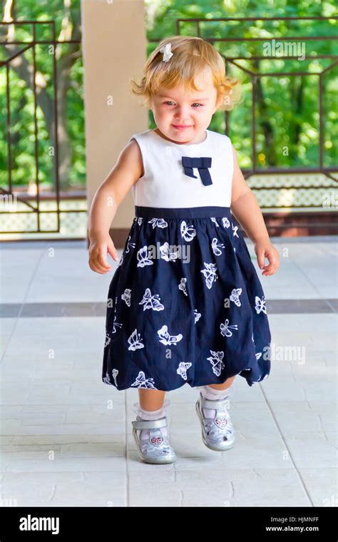 Blonde locken Fotos und Bildmaterial in hoher Auflösung Alamy