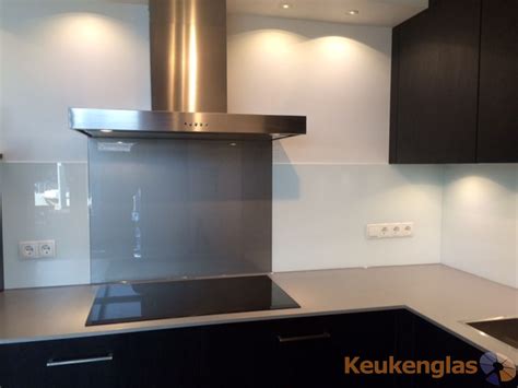 Metallic Met Witte Keuken Achterwand In Best Keukenglas