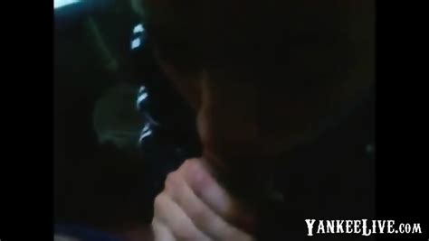 Latina Mamando En El Bano Se Come El Semen