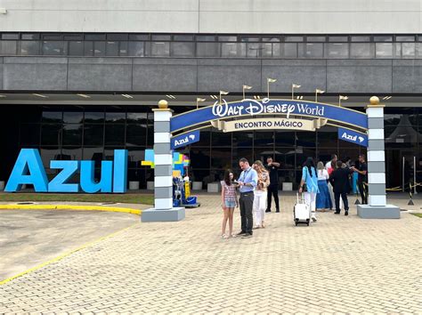 Azul Linhas A Reas E Walt Disney World Resort Comemoram Parceria De