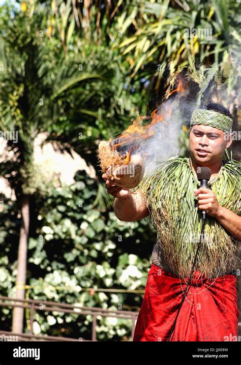 Honolulu Hawaii May 27 2016 A Samoan Man Demonstrating How To Start