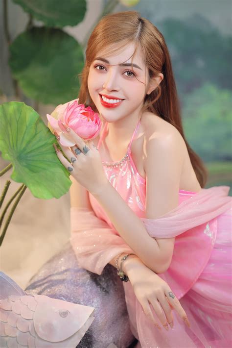 Hot TikToker Linh Barbie vượt định kiến để theo đuổi đam mê