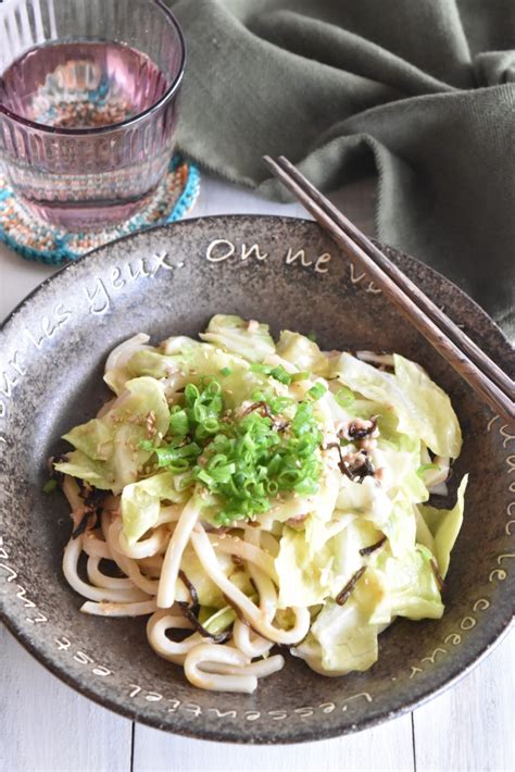 冷凍うどんで簡単♪旨味たっぷり「春キャベツとツナの塩昆布うどん」 四万十みやちゃん連載 フーディストノート