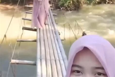 Niat Abadikan Momen Ziarah Kubur Saat Lebaran Warga Banjarsari