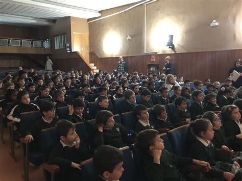 La Escritora María Menéndez Ponte Con Nuestros Alumnos De Primaria Colegio Sagrada Familia