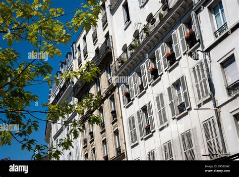 Rue Lepic, Paris France Stock Photo - Alamy