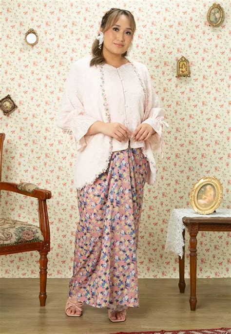 Buy Lubna Darisa Plus Size Kebaya With Pareo Skirt Set Online Zalora