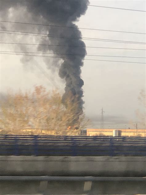 Novara Grosso Incendio In Azienda Chimica Esplosioni E Imponente