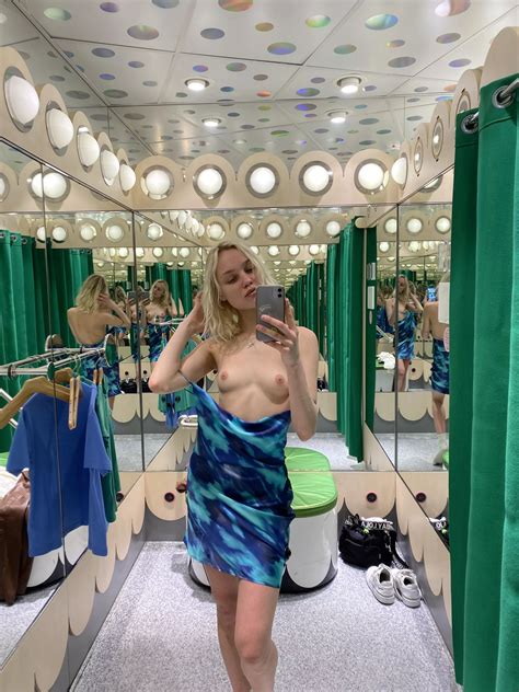 Changing Room Nudes Realsexyselfies NUDE PICS ORG
