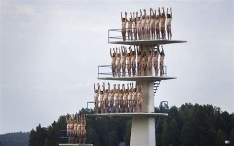 Kuopio Nackte Finnen Stellen Sich F R Spencer Tunick Der Kamera