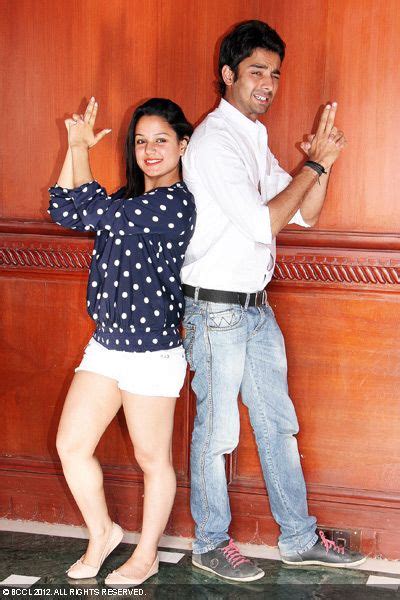 Bollytter Diyali Chauhan Deep Cleavage Roadies 9 Babes With Aniruddha