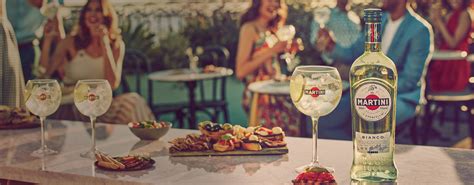 Süßer weißer weinhaltiger Aperitif | Martini Bianco | Blanc Vermouth ...