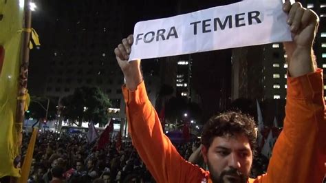 Vídeo Manifestantes lotam o Centro do Rio em ato contra Temer Rio de