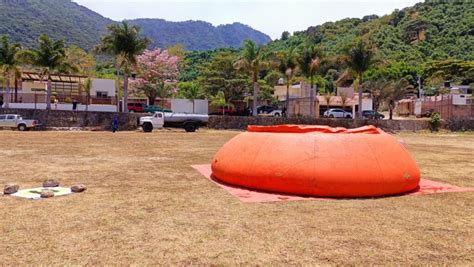 Combaten incendio en el cerro de San Juan con helicóptero Bell 407 que