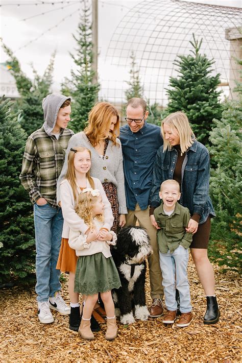 Barlow Family | Kinlands Christmas Tree Pictures - Truly Photography