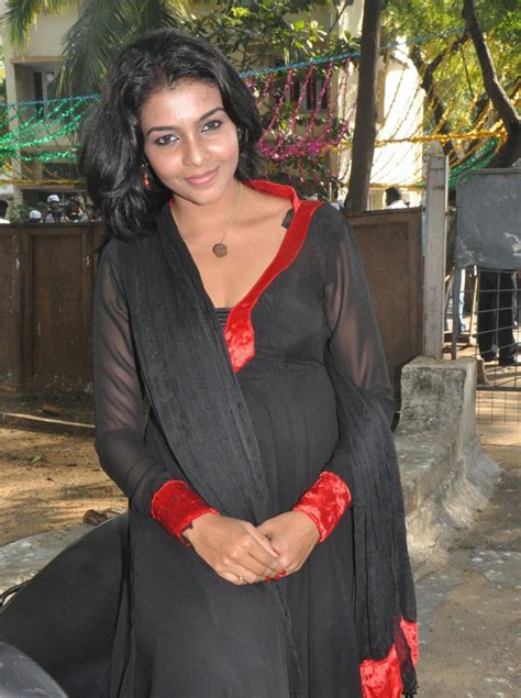 New Chatter Buzz Saranya Hot Sexy Photos Stills