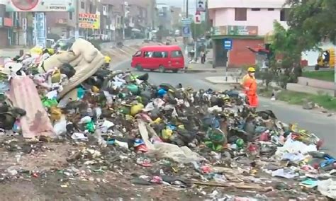 Municipio de SJM retira la basura acumulada por días en las calles tras