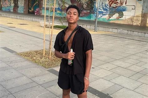 Ator de Vai Na Fé sobre beijo gay A gente entrou para a história Metrópoles