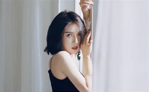 Thường xuyên đăng hình đẹp lồng lộn nàng hot girl khiến CĐM ngỡ ngàng với chi tiết bất thường