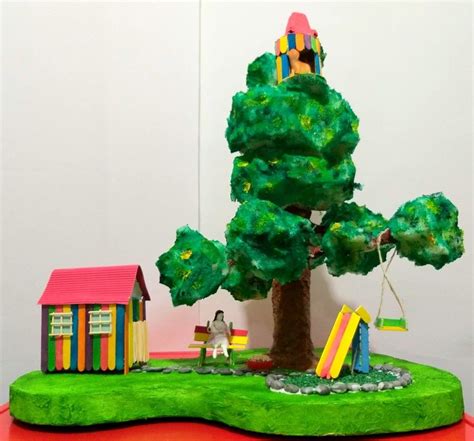 Maqueta árbol con materiales reciclados Arbol con material reciclado