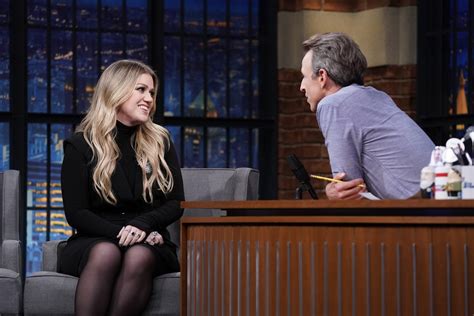 Kelly Clarkson Fans Marvel At Her Drastic Weight Loss In Figure Hugging