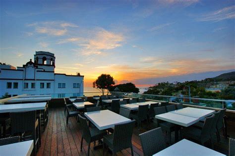 10 Restaurants With Incredible Rooftop Dining In Southern California