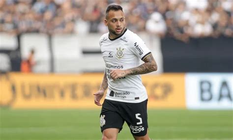 Esposa Do Volante Maycon Discute Torcedor Do Corinthians Nas Redes