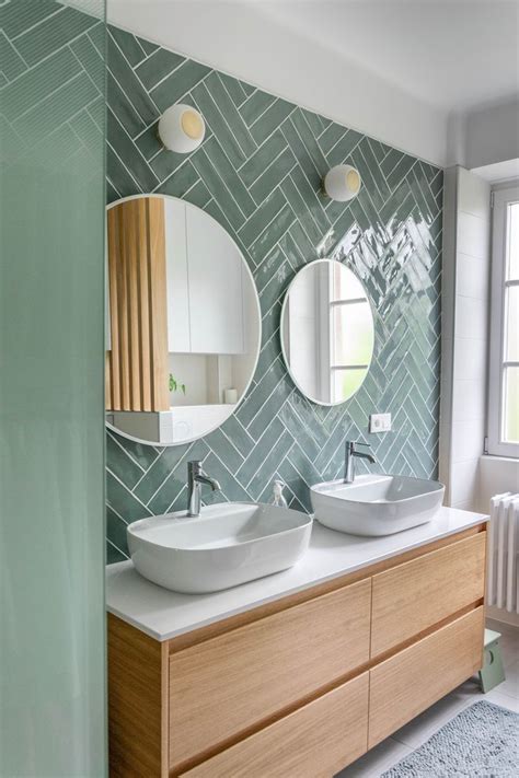 A Bathroom With Two Sinks And Mirrors On The Wall