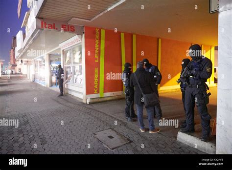 Newied Germany 12th Jan 2018 Masked Officers Of The Riot Police And