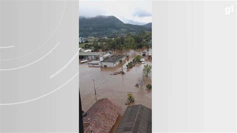 Vídeo Imagens aéreas mostram enchente em Roca Sales após ciclone Rio