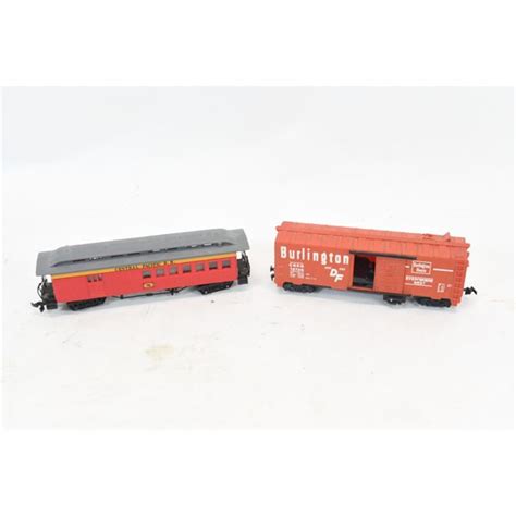 HO Scale Box Cars & Passenger Car