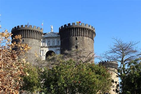 Tour des châteaux de Naples Hellotickets