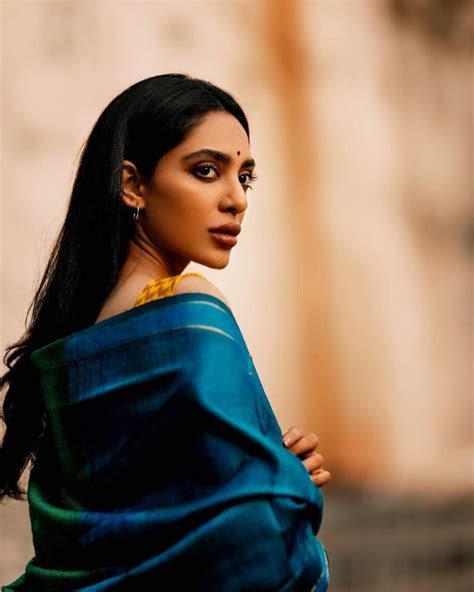 Sobhita Dhulipala Hot Bikini Topless Pics Navel Saree Photos