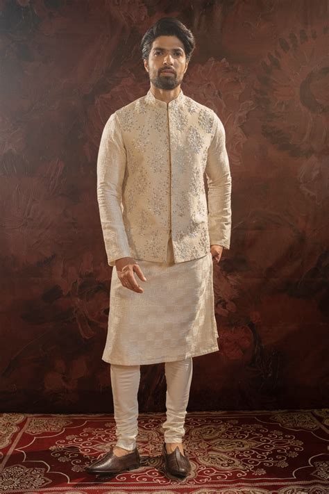 Buy Ivory Silk Blend Embroidery Floral Bundi And Kurta Set For Men By