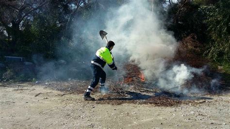 Incendio Lungo La Fiumara Allaro A Caulonia Marina La Protezione