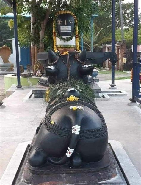 An Elephant Statue Sitting In The Middle Of A Park