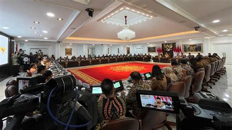 Sidang Kabinet Prabowo Yang Tak Dukung Program Makan Bergizi Silakan