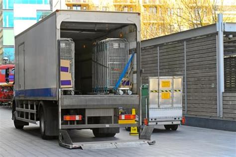 When to Choose Lift Gate Services for Efficient Shipping