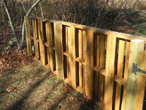 Recycled Pallet Wood Fence 99 Pallets