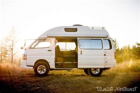 1994 TOYOTA Hiace HiTop 4wd Camper Van Vanlife Northwest Toyota