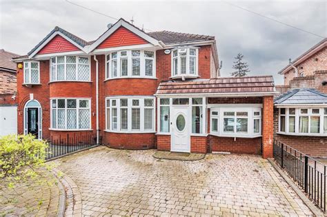 Lostock Road Davyhulme Manchester M41 3 Bed Semi Detached House £