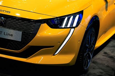 New Peugeot 208 Is A Supermini With Sex Appeal Carscoops