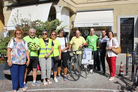 Largo Boccaccino Rimessa La Pompa Per Gonfiare Le Ruote Delle Bici