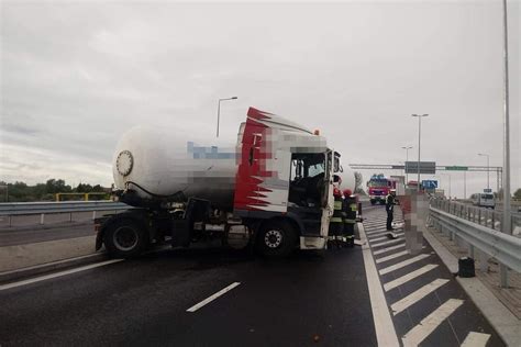 Wypadek cysterny w Głogowie Rozlało się paliwo Duże utrudnienia