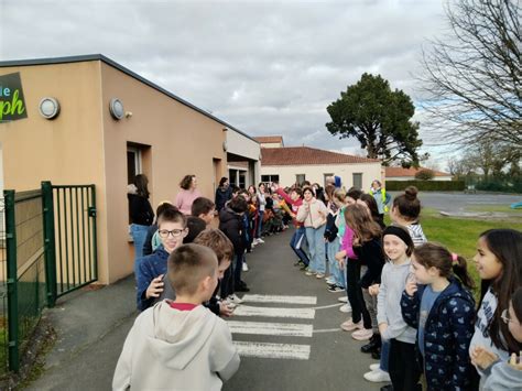 Passage de la flamme ScOlympique dans notre école Ecole St Joseph