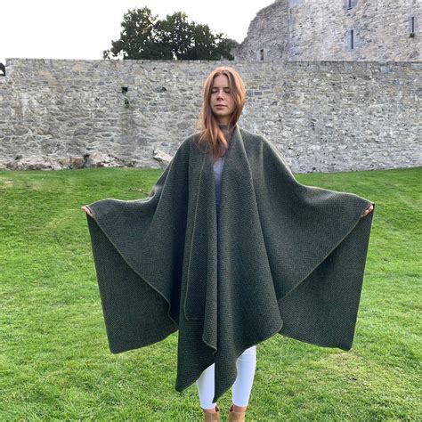 Irish Donegal Tweed Wool Ruana Wrap Cape Cloak Arisaid Speckled